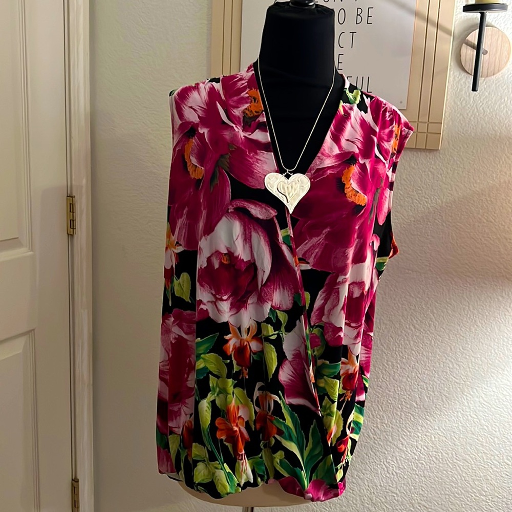 G.I.L.I. , flowered sleeveless blouse.